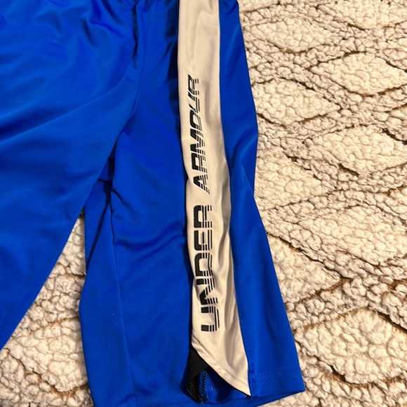 Big boys under armour bundle 2 pair of shorts, 4 shirts sizeYL to  YXL or 14/16. - Picture 4 of 15